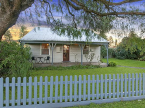 Plovers Rest - central 3 bedroom cottage with small orchard